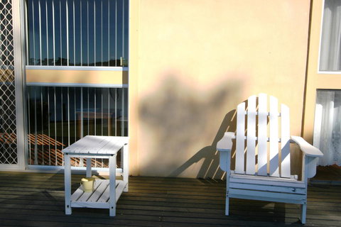 Lake Edge Apartments - Tourism Search 8