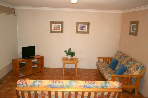 Lake Edge Apartments - Tourism Search 27