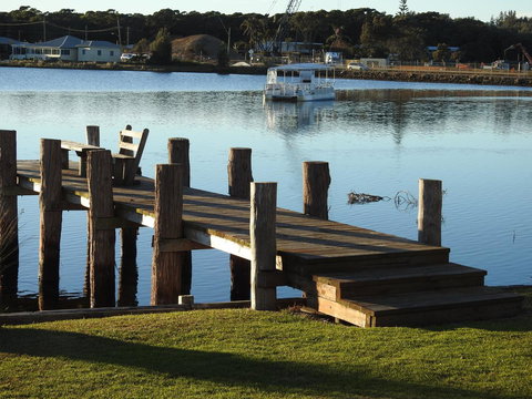 Lake Edge Apartments - Tourism Search 21