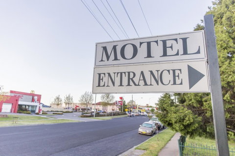 Bathurst Motor Inn - Tourism Search 35