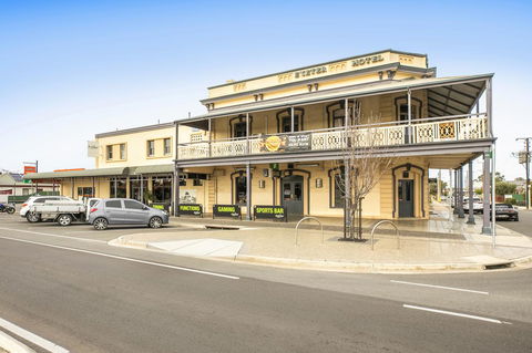 Nightcap At Exeter Hotel - Tourism Search 22