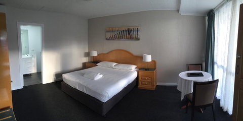 Hilton Beachfront Motel - Tourism Search 27