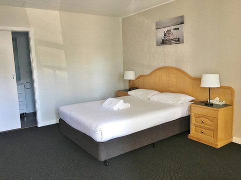 Hilton Beachfront Motel - Tourism Search 31