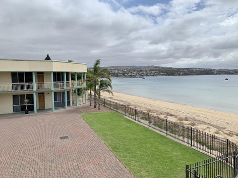 Hilton Beachfront Motel - Tourism Search 13