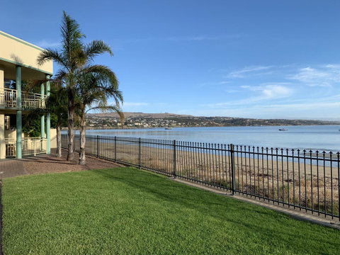 Hilton Beachfront Motel - Tourism Search 4