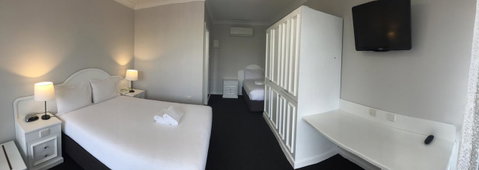 Hilton Beachfront Motel - Tourism Search 39