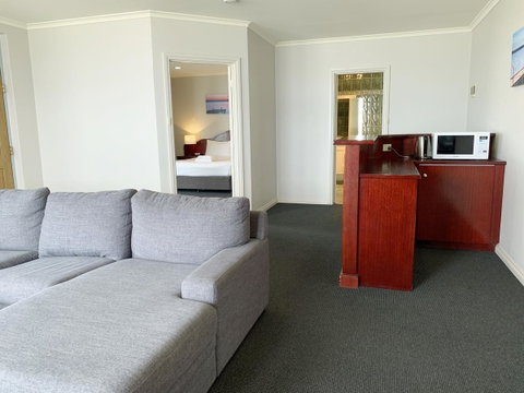 Hilton Beachfront Motel - Tourism Search 16