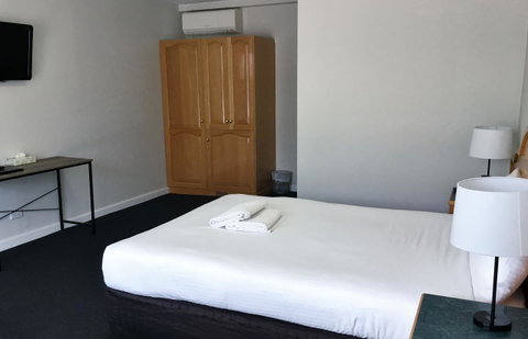 Hilton Beachfront Motel - Tourism Search 26