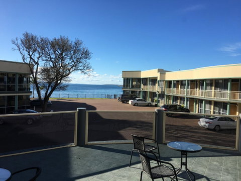 Hilton Beachfront Motel - Tourism Search 22