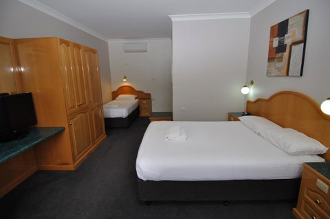 Hilton Beachfront Motel - Tourism Search 36