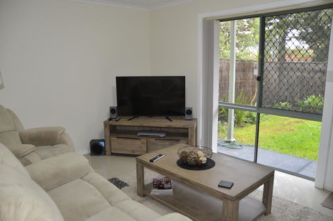 Townhouse On The Marina - Tourism Search 18