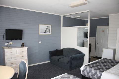 Lakeview Motel And Apartments - Tourism Search 14