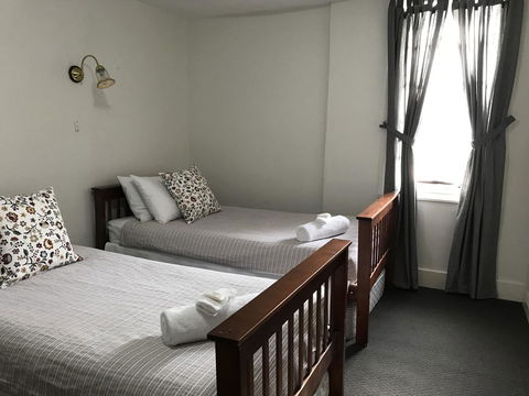 Caledonian Inn - Tourism Search 31