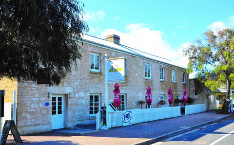 Caledonian Inn - Tourism Search 1