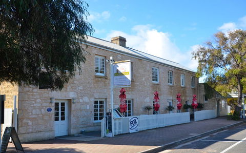 Caledonian Inn - Tourism Search 28