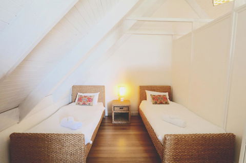 Caledonian Inn - Tourism Search 9