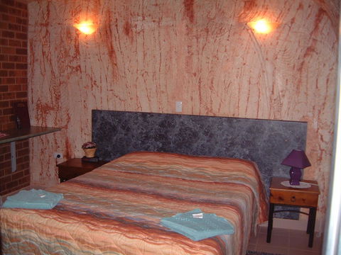 Radeka Downunder Underground Motel - Tourism Search 1