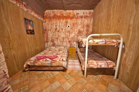 Radeka Downunder Underground Motel - Tourism Search 2