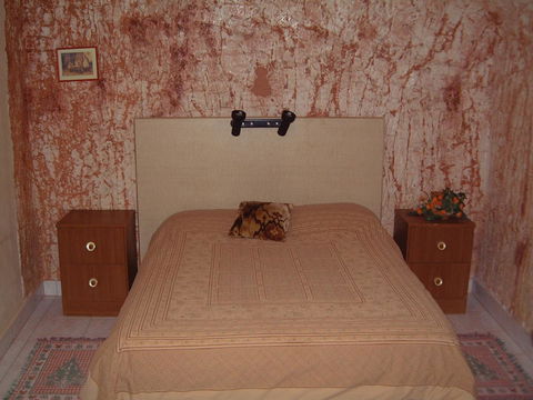 Radeka Downunder Underground Motel - Tourism Search 9