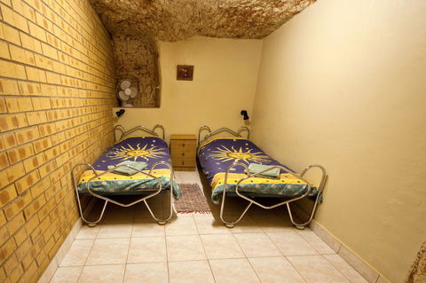 Radeka Downunder Underground Motel - Tourism Search 5