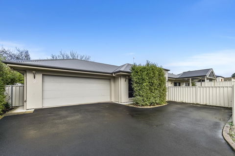 Accommodation On Lansell 2 - Tourism Search 7
