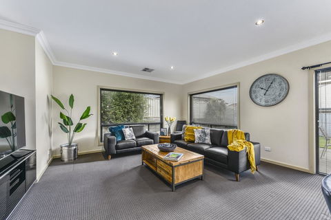 Accommodation On Lansell 2 - Tourism Search 8