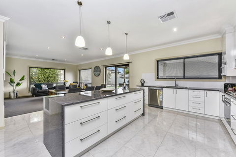 Accommodation On Lansell 2 - Tourism Search 4