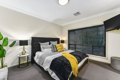 Accommodation On Lansell 2 - Tourism Search 1