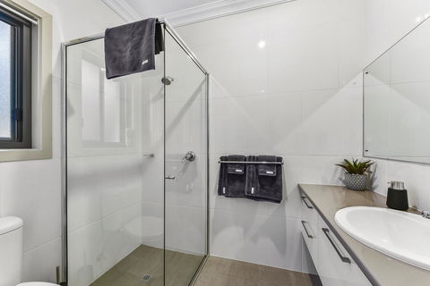Accommodation On Lansell 2 - Tourism Search 5