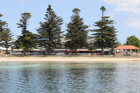 Grand Tasman Hotel - Tourism Search 34