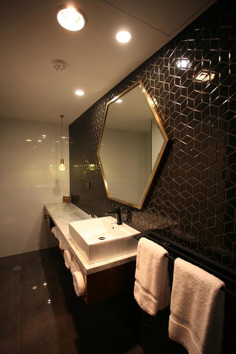 Ellen Hotel - Tourism Search 25