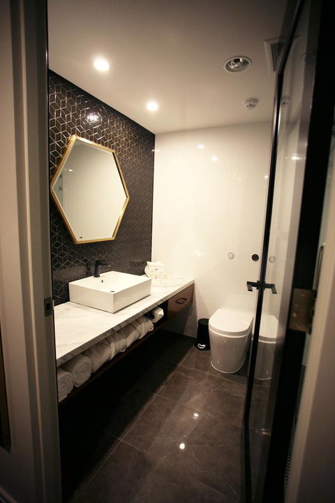 Ellen Hotel - Tourism Search 18