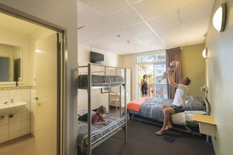 YHA Adelaide Central - Tourism Search 37