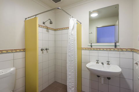 YHA Adelaide Central - Tourism Search 40