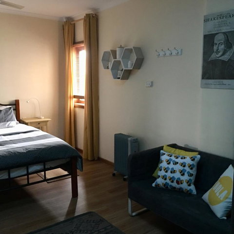 KI Dragonfly Guesthouse - Tourism Search 30