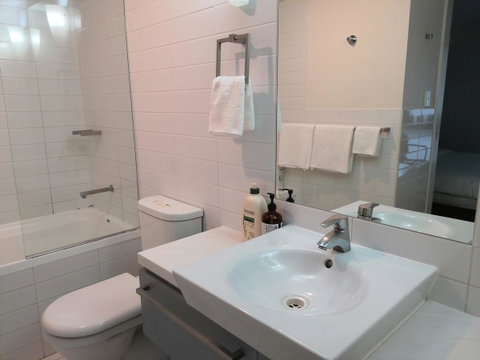 Oaks Horizon+city View+free Parking - Tourism Search 13