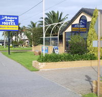 Aviators Lodge - Tourism Search