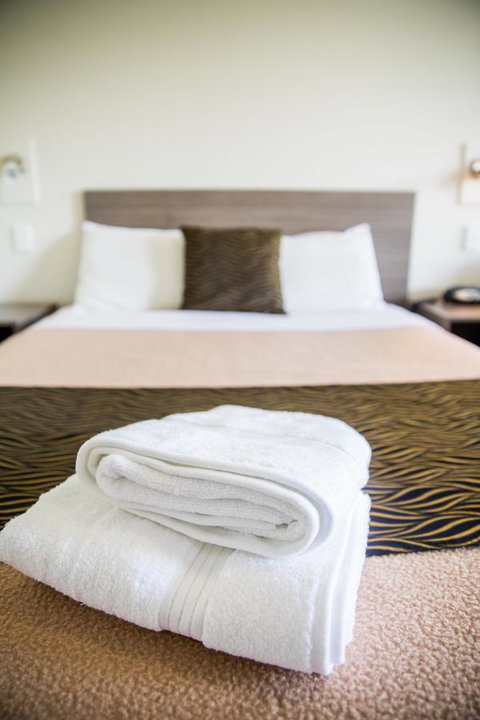 Lilac City Motor Inn & Steakhouse - Tourism Search 4