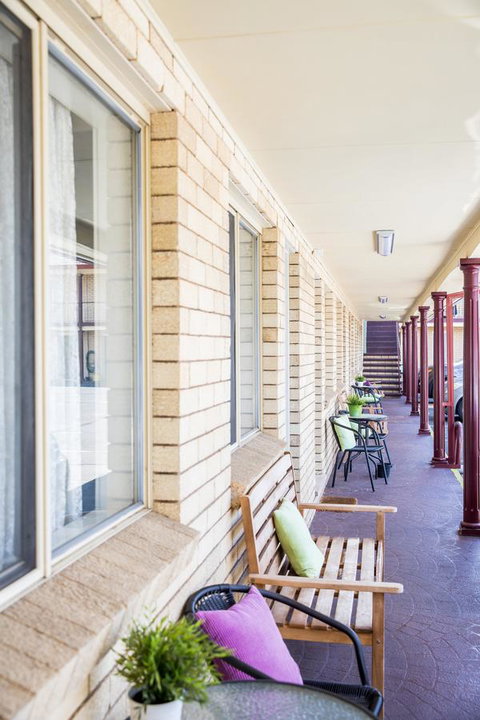 Lilac City Motor Inn & Steakhouse - Tourism Search 13