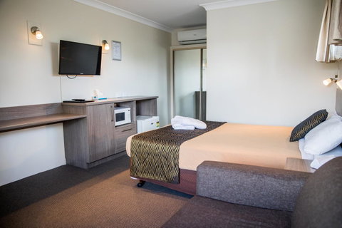 Lilac City Motor Inn & Steakhouse - Tourism Search 9