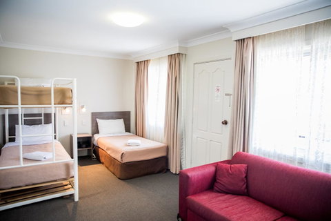 Lilac City Motor Inn & Steakhouse - Tourism Search 15