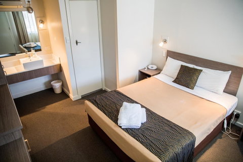 Lilac City Motor Inn & Steakhouse - Tourism Search 29