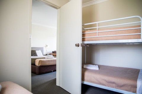Lilac City Motor Inn & Steakhouse - Tourism Search 20
