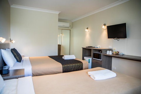 Lilac City Motor Inn & Steakhouse - Tourism Search 5