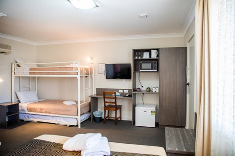 Lilac City Motor Inn & Steakhouse - Tourism Search 3