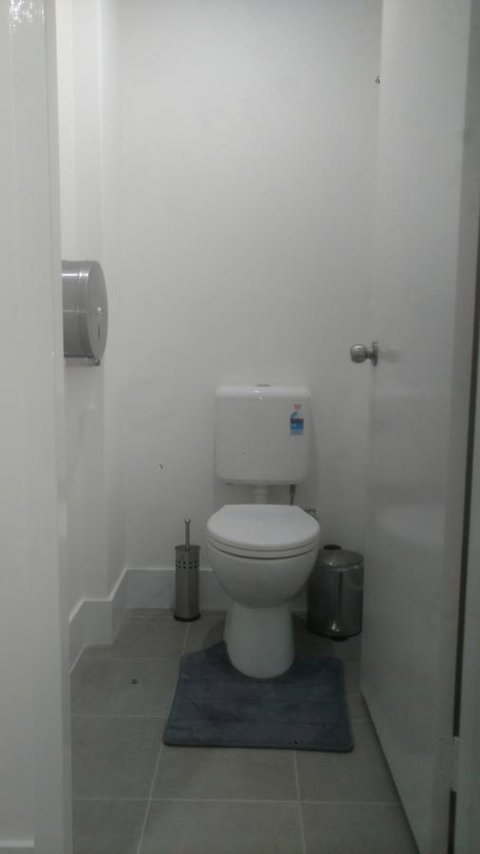 Perth City Backpackers Hostel - Note - Valid Passport Required To Check In - Tourism Search 16