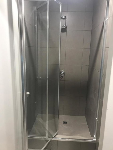 Perth City Backpackers Hostel - Note - Valid Passport Required To Check In - Tourism Search 15