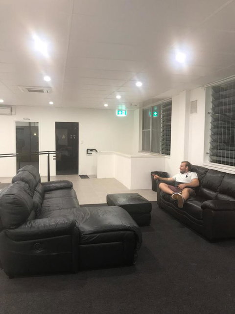 Perth City Backpackers Hostel - Note - Valid Passport Required To Check In - Tourism Search 12