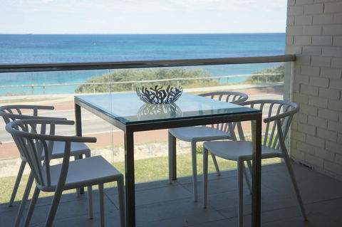 Cottesloe Beachfront Ocean View Apartment - Tourism Search 5