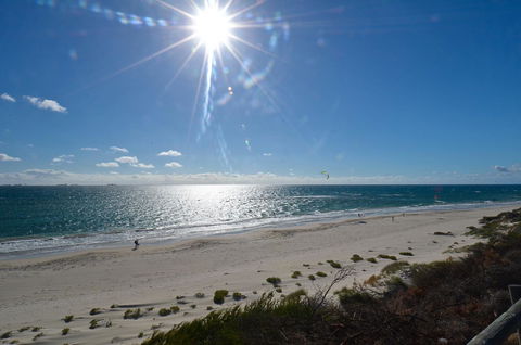 Cottesloe Beachfront Ocean View Apartment - Tourism Search 8